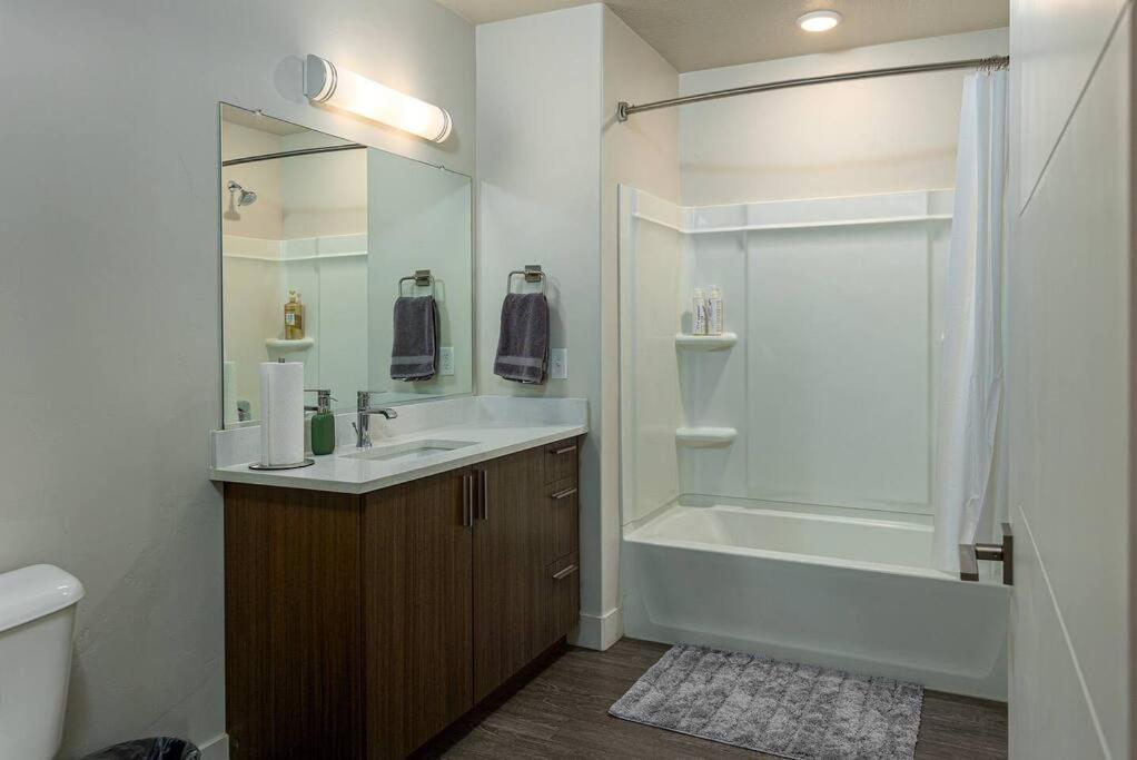 Modern 1B Downtown Slc With Wfh Setup, Gym, Fast Wi-Fi, Pool Lägenhet Salt Lake City Exteriör bild