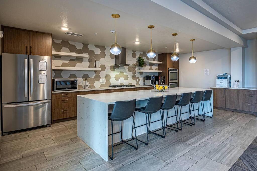 Modern 1B Downtown Slc With Wfh Setup, Gym, Fast Wi-Fi, Pool Lägenhet Salt Lake City Exteriör bild